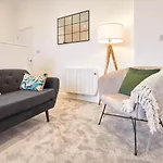 Host & Stay - Beach View