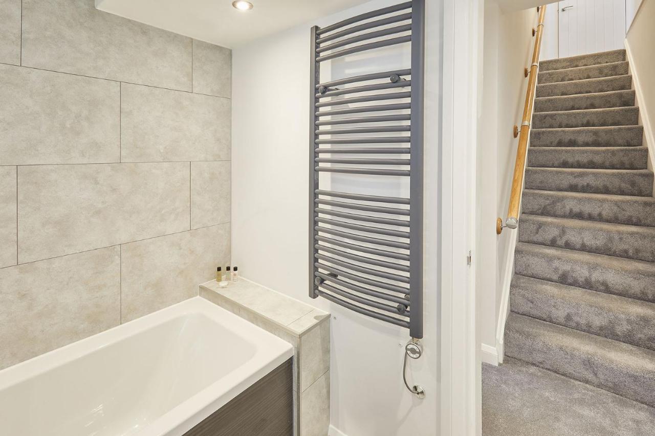Host & - View Apartment Whitby